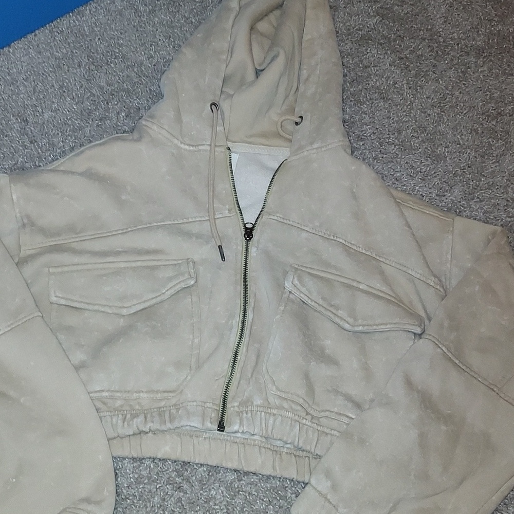 4/$18 Tan cropped style sweatjacket large
